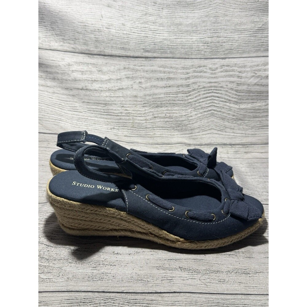Studio Works Women's Widget Bow Wedge Sandals Size 7 1/2 Slingback  Navy Blue